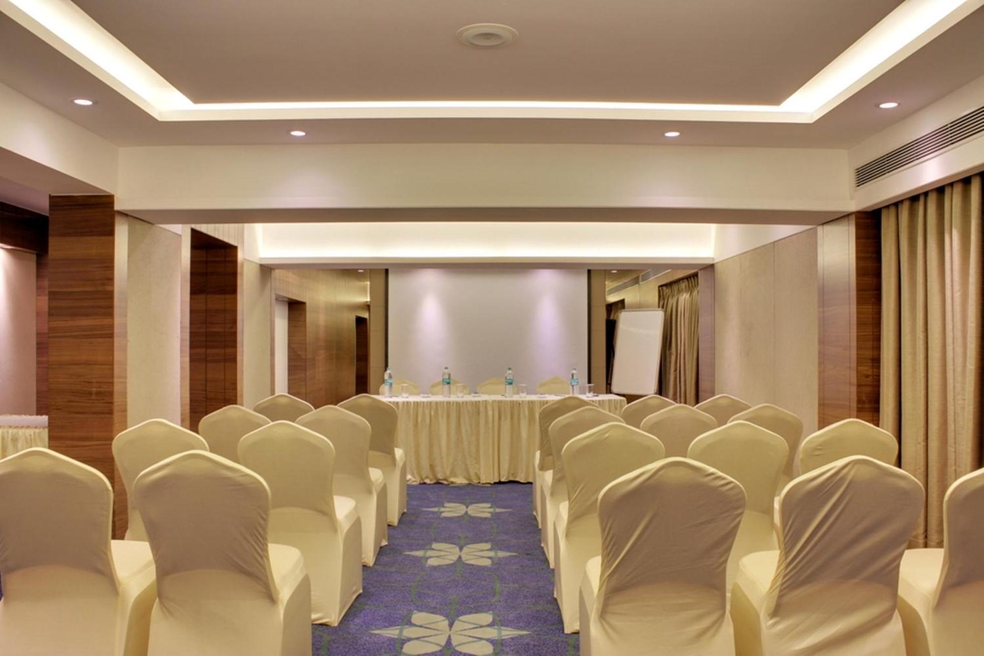 The Sahil Hotel Bombay Exterior foto