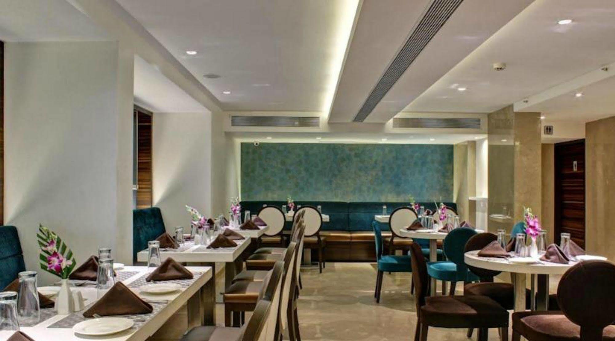 The Sahil Hotel Bombay Exterior foto