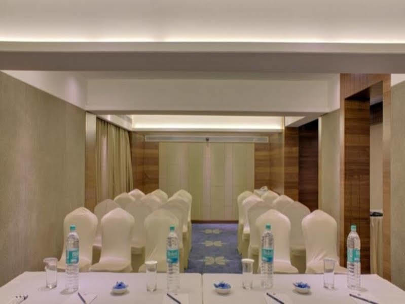 The Sahil Hotel Bombay Exterior foto